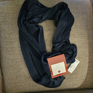 Dress Barn It's A Wrap Loop Infinity Scarf.  Navy Blue